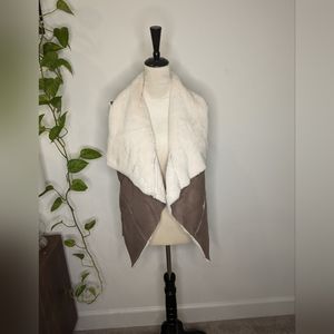 Gianni Bini taupe/brown faux fur suede vest. Size XS.